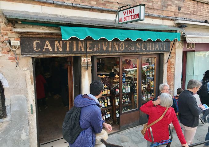 Cantine Già Schiavi is a popular wine bar.