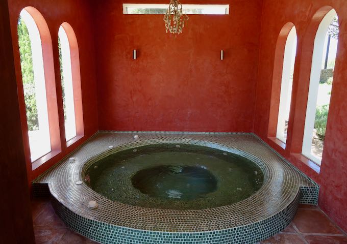The spa features a sauna and a jacuzzi.