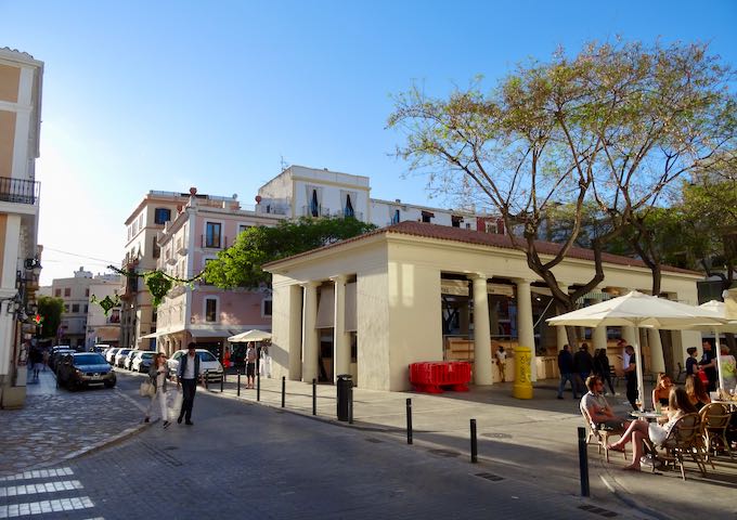 The Old Market is located in Plaça de la Constitució.
