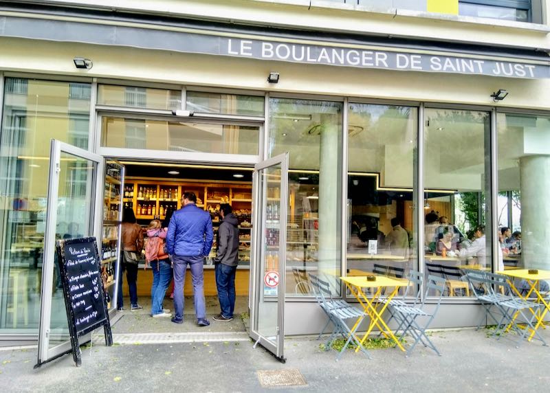 Le Boulanger de Saint-Just is a nice bakery.