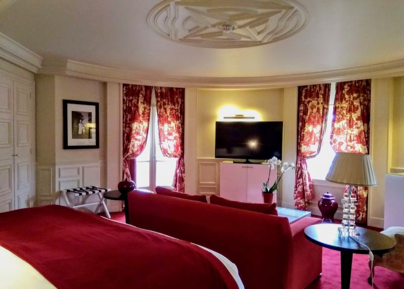 The suite has a large sitting area.