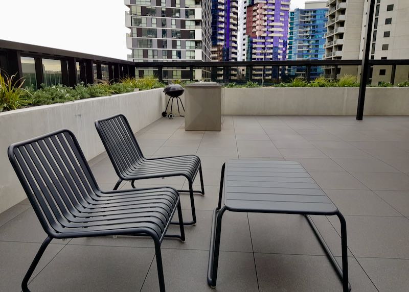 The rooftop has a free barbecue area for guests.