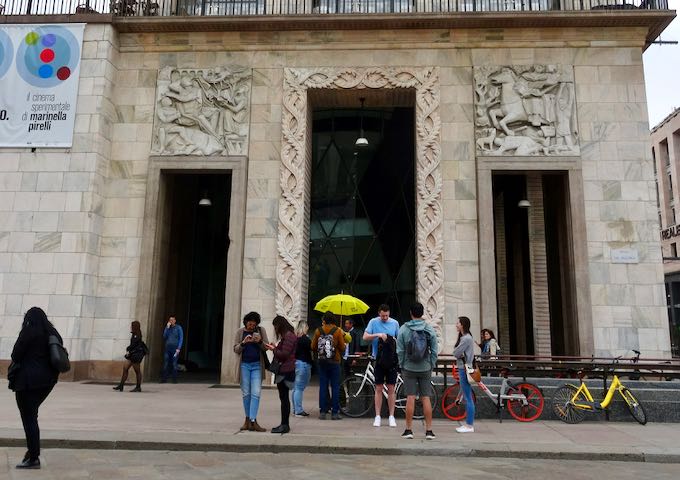 Free walking tours start from the Museo del Novecento.