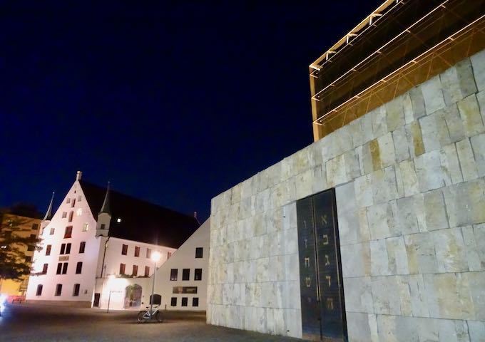 Sankt-Jakobs-Platz houses 2 wonderful museums.