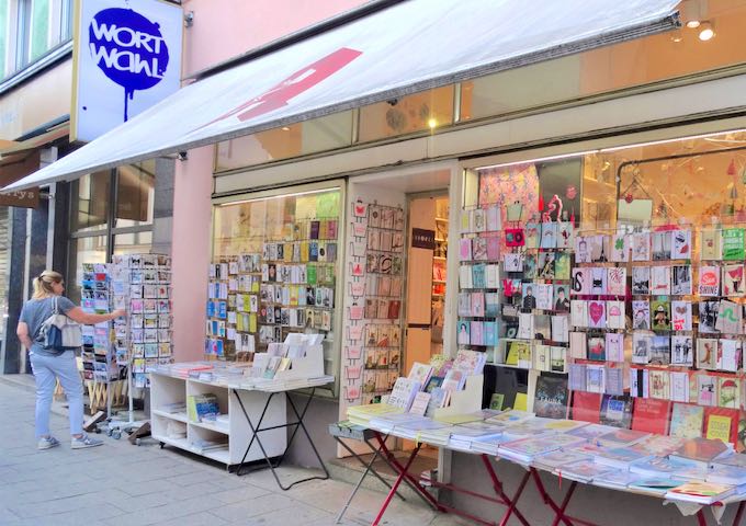 Wort Wahl sells greeting cards and postcards.