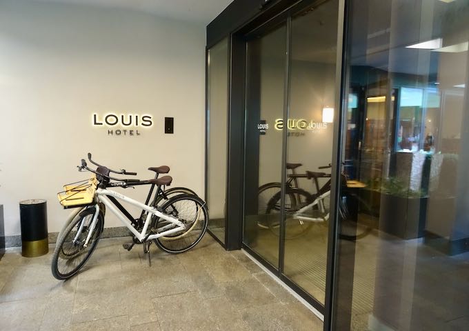 The hotel entrance is very simple.