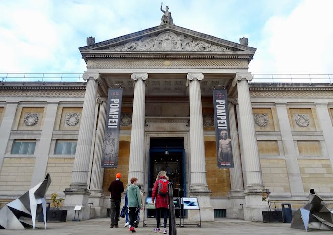 The Ashmolean has a great collection of international exhibits.