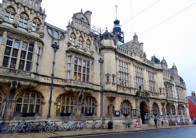 The Museum of Oxford is located in the old town hall.