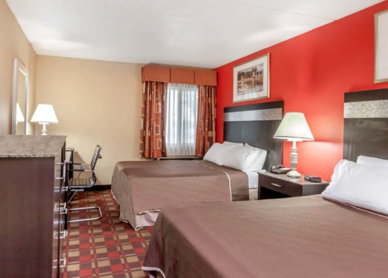 11 BEST HOTELS near NEWARK AIRPORT