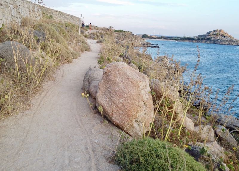 path to Agia Anna beach