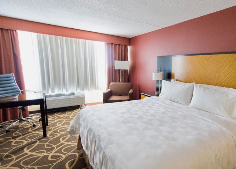 11 BEST HOTELS near NEWARK AIRPORT