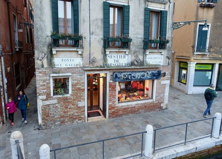 11-best-shops-and-markets-in-venice
