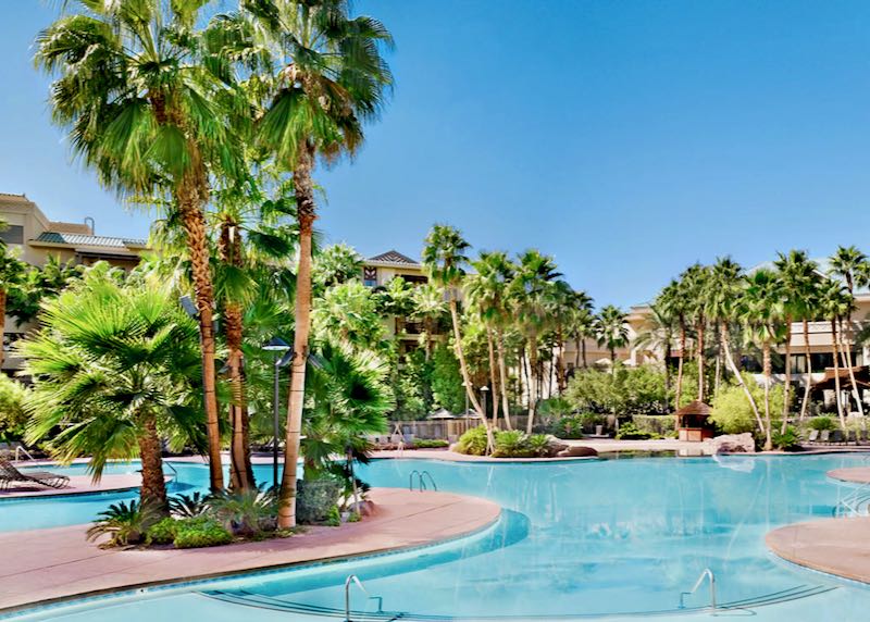 Resort with large swimming pool near airport in Las Vegas.