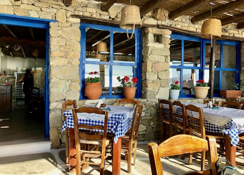 inside taverna