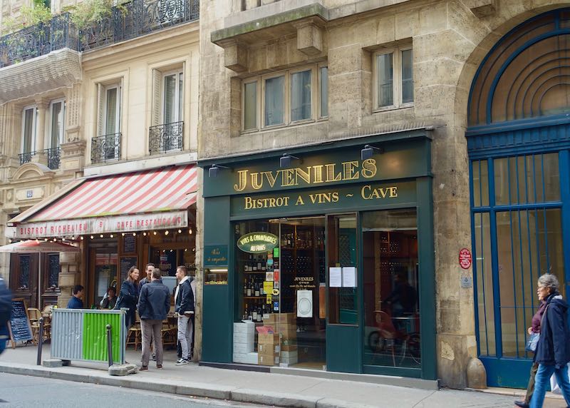 Juveniles bar in Paris