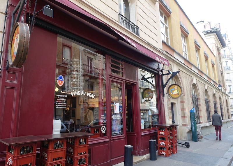 Le Baron Rouge bar in Paris