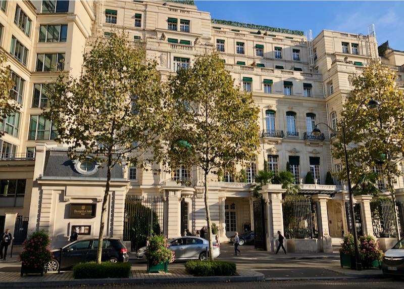 Exterior of the Shangri-La Hotel in Paris