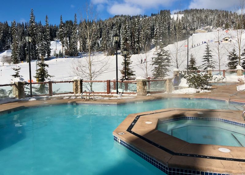 Hotel with heated outdoor pool in Sun Peaks.