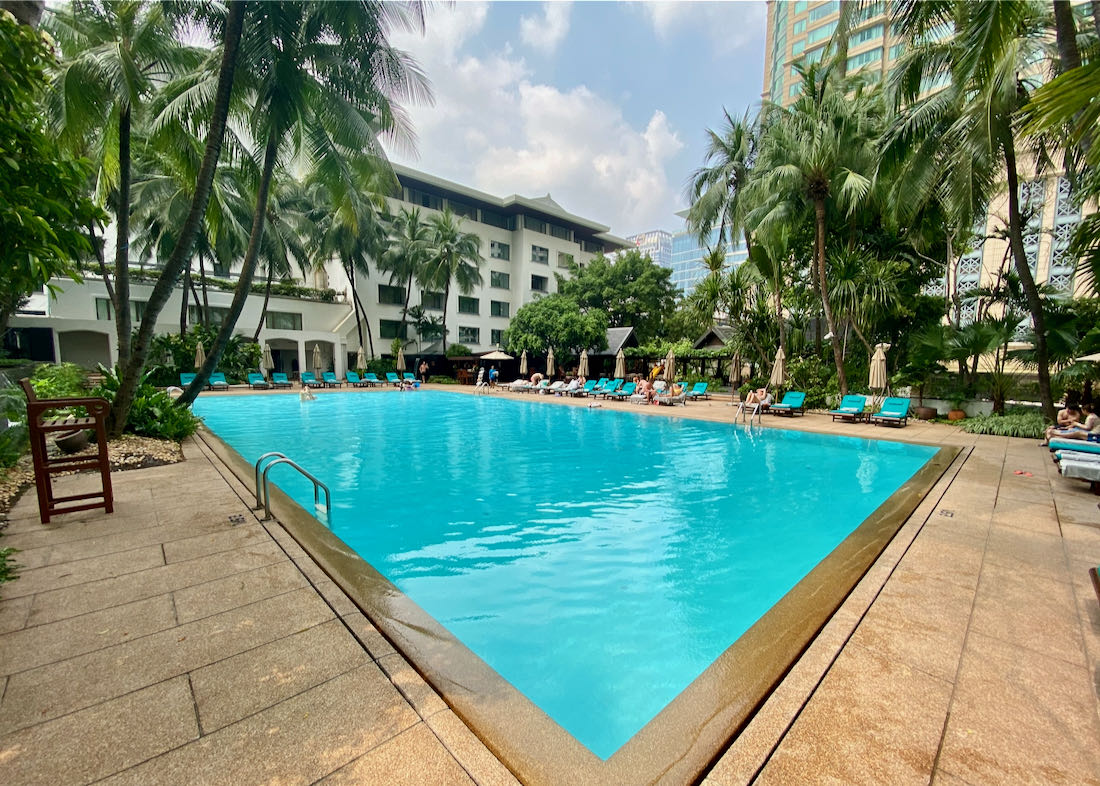Bangkok luxury hotel with pool.