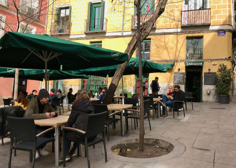 La Mucca de Pez offers outdoor seating.