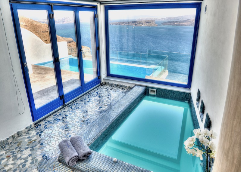 The indoor jacuzzi and outdoor pool of the Astarte Suite