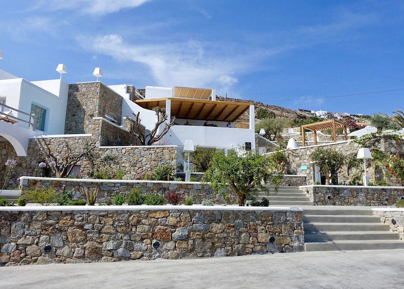 Exterior of Katikies Mykonos in Agios Ioannis
