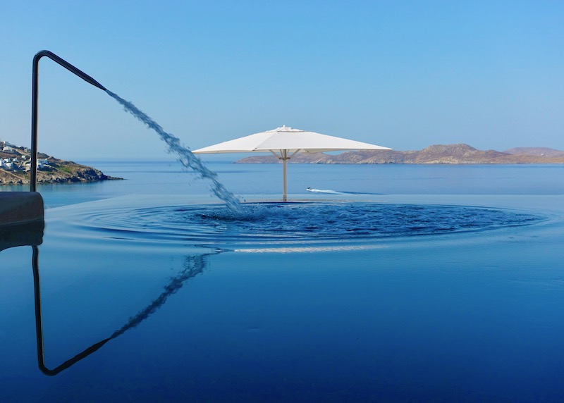 Thalassotherapy pool at Mykonos Grand in Agios Ioannis