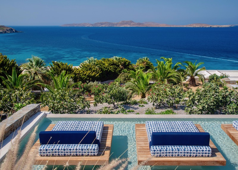 Relaxation area outdoors at Mykonos Grand in Agios Ioannis Beach