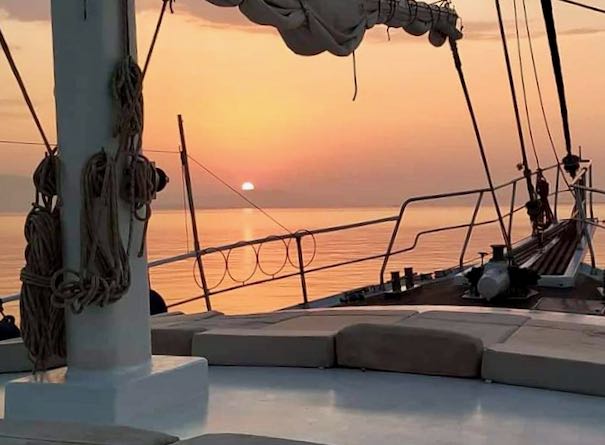 Sunset boat tour in Mykonos