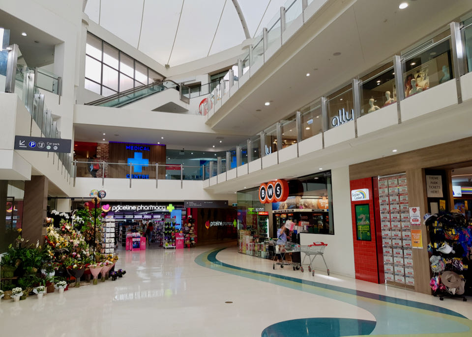 The Oasis shopping center has an entrance on Broadbeach Mall.