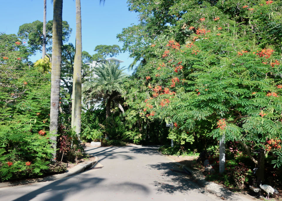 A beautiful park is opposite the hotel.