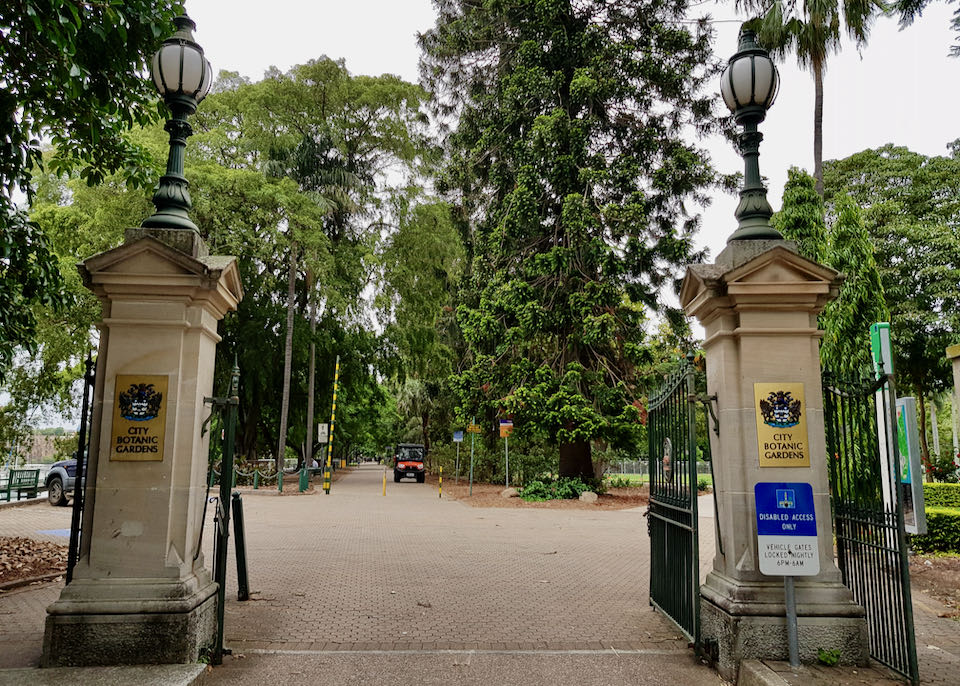 City Botanic Gardens is just steps away.