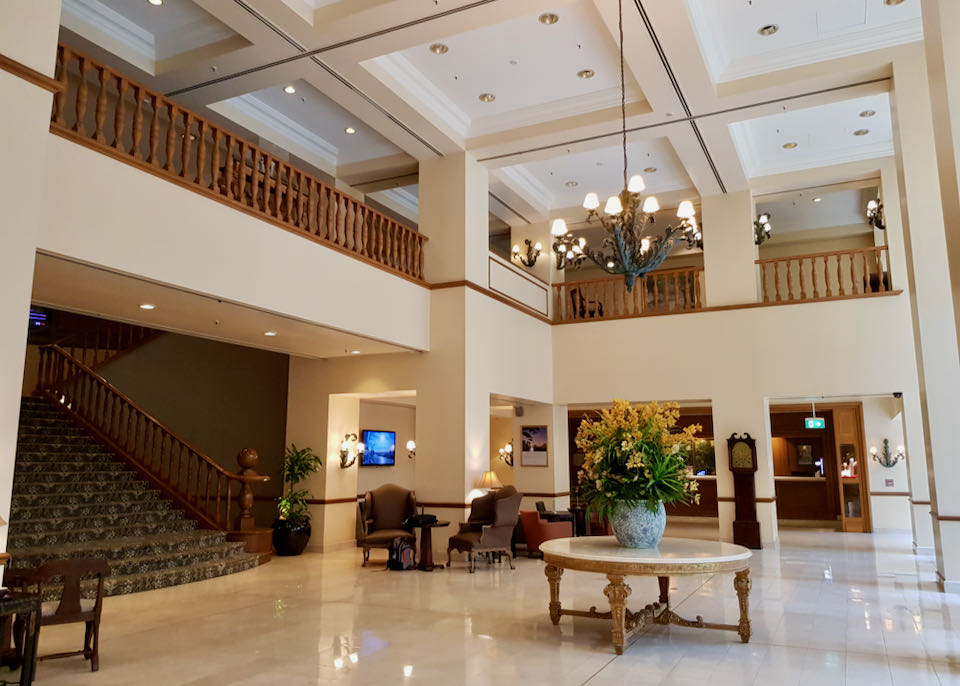 The lobby and guest lounge are very elegant.