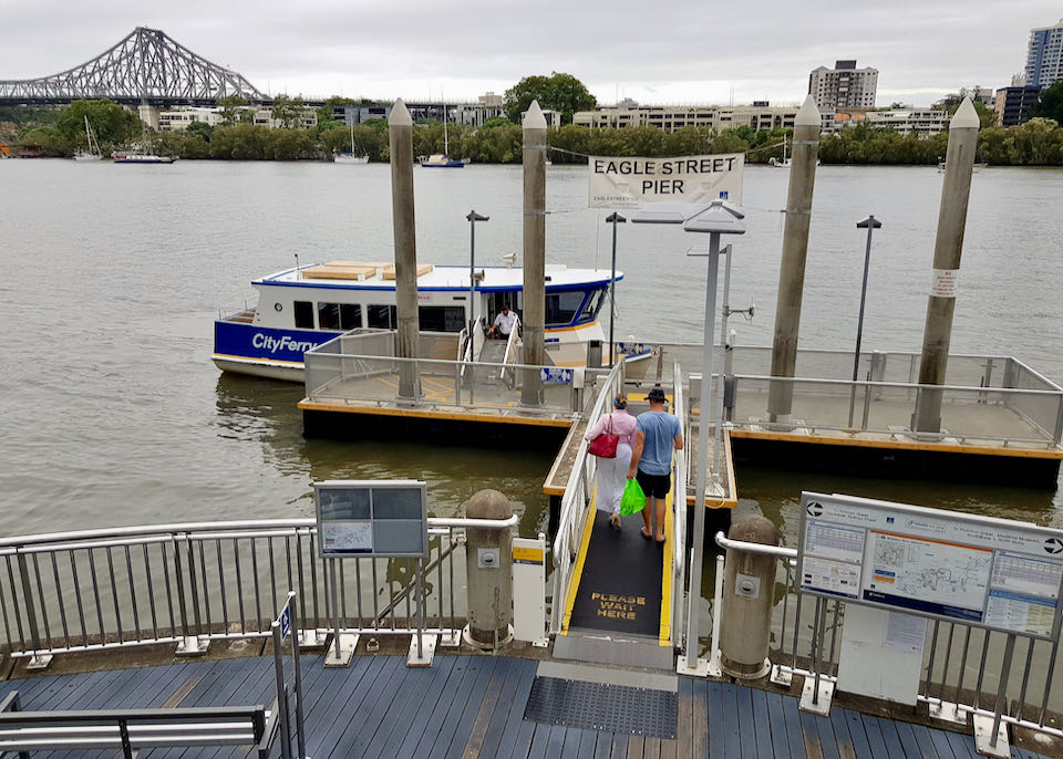 Eagle Street Pier offers boat connections to the city center and suburbs.