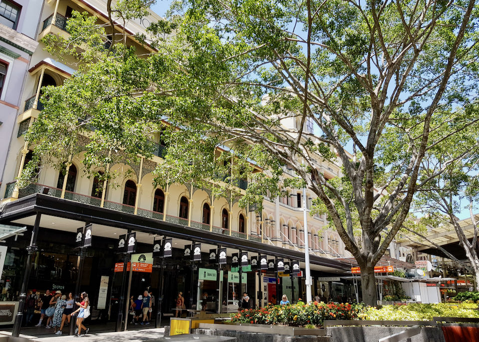 Queen Street Mall pedestrian street is nearby.