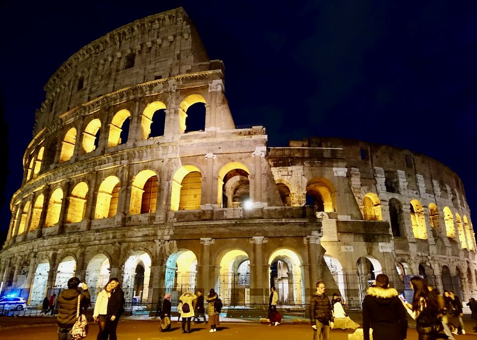 The colosseum in Rome at night