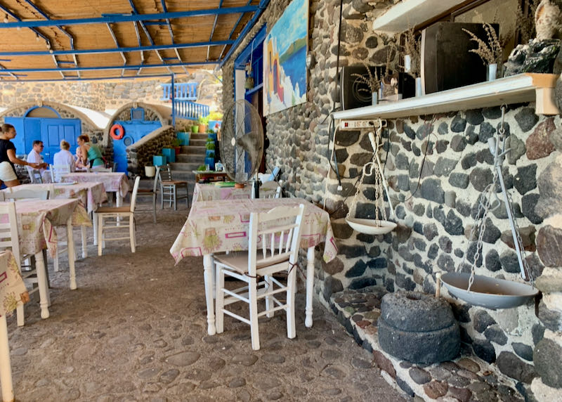 Kambia Restaurant Café decor