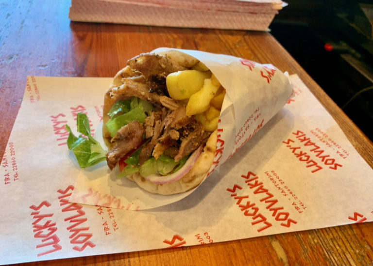 Lucky’s Restaurant in Fira Best Souvlaki & Gyro in Santorini