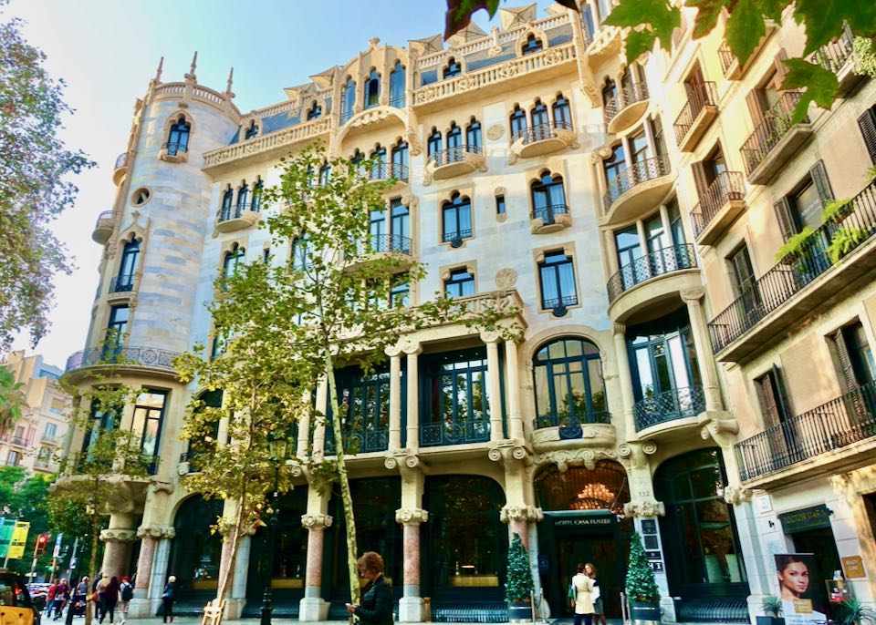 Best hotel in Gracia near Park Guell. 