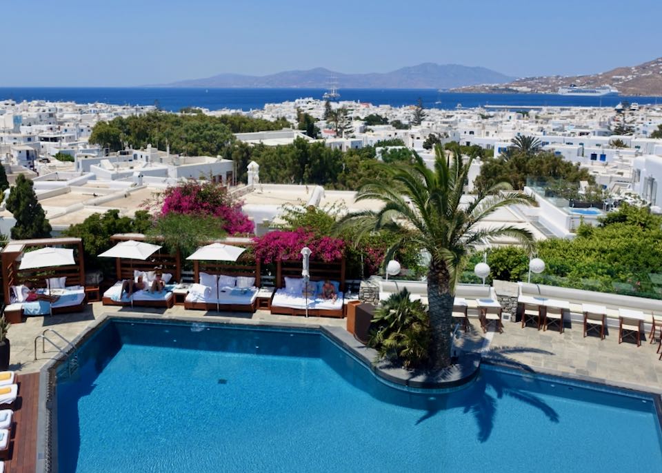 Hotel in Mykonos with pool and view.