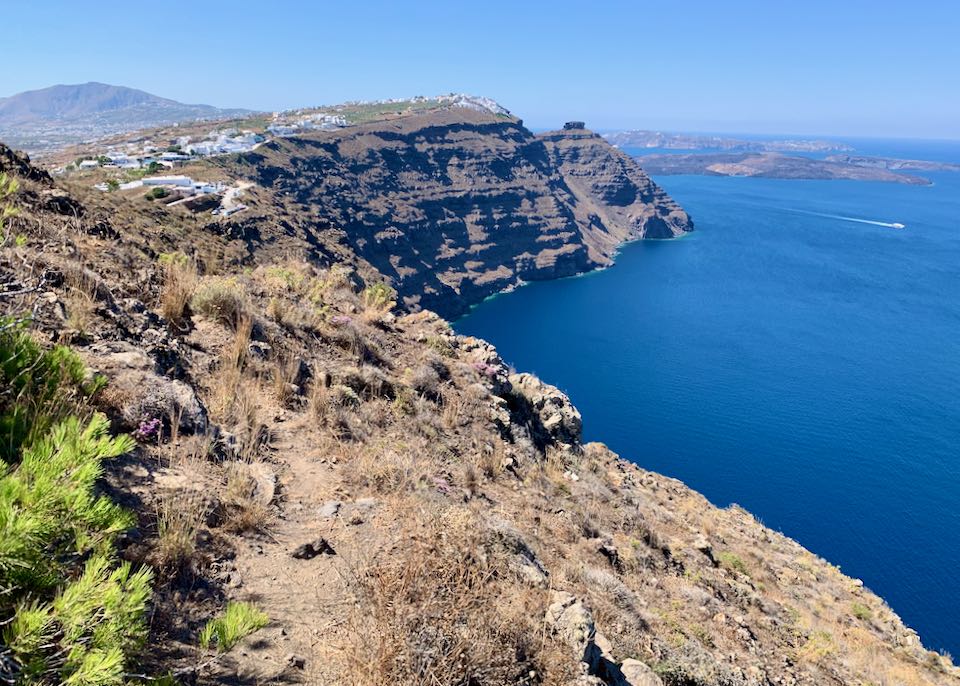 Hikes and tours in Santorini.