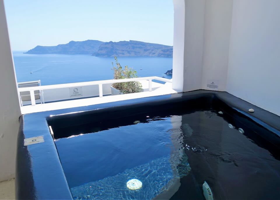 Review of White Pearl Villas in Oia, Santorini
