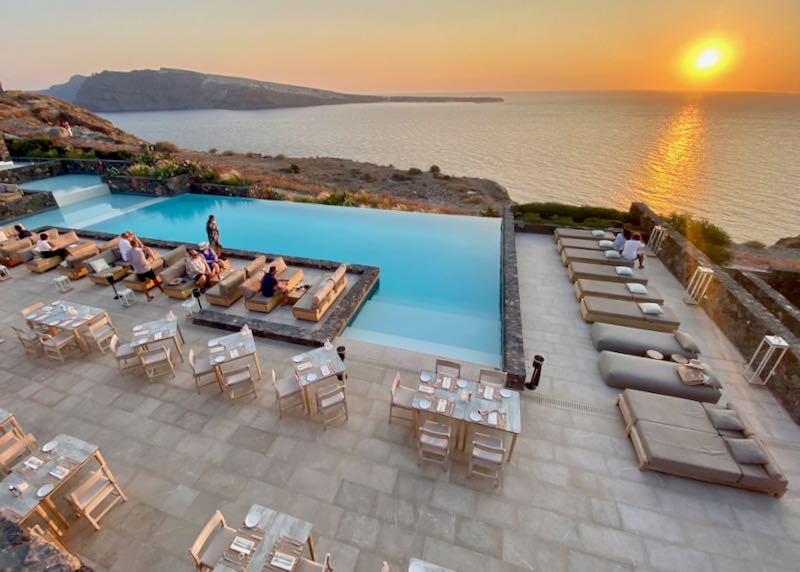 Where to stay in Oia, Santorini.