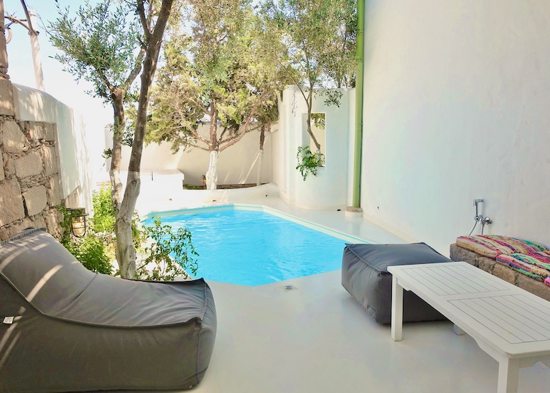 Private pool of a maisonette at Thalassitra hotel in Milos
