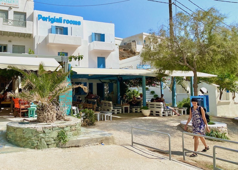Exterior and cafe of Perigiali Rooms on Agali Beach in Folegandros