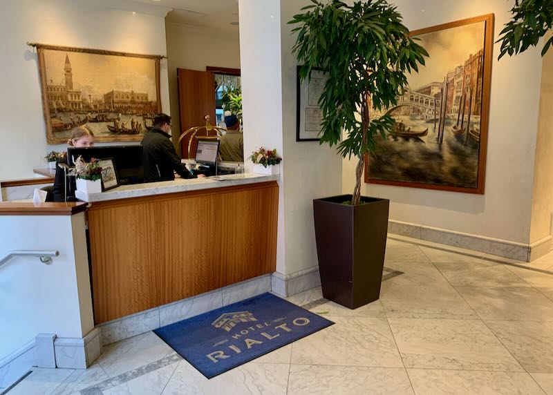 Hotel Rialto lobby