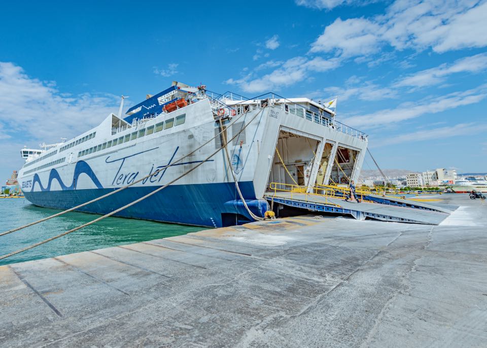 Fastest ferry from Athens to Milos.