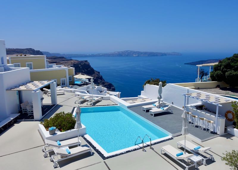 Family-friendly hotel with large pool in Fira.