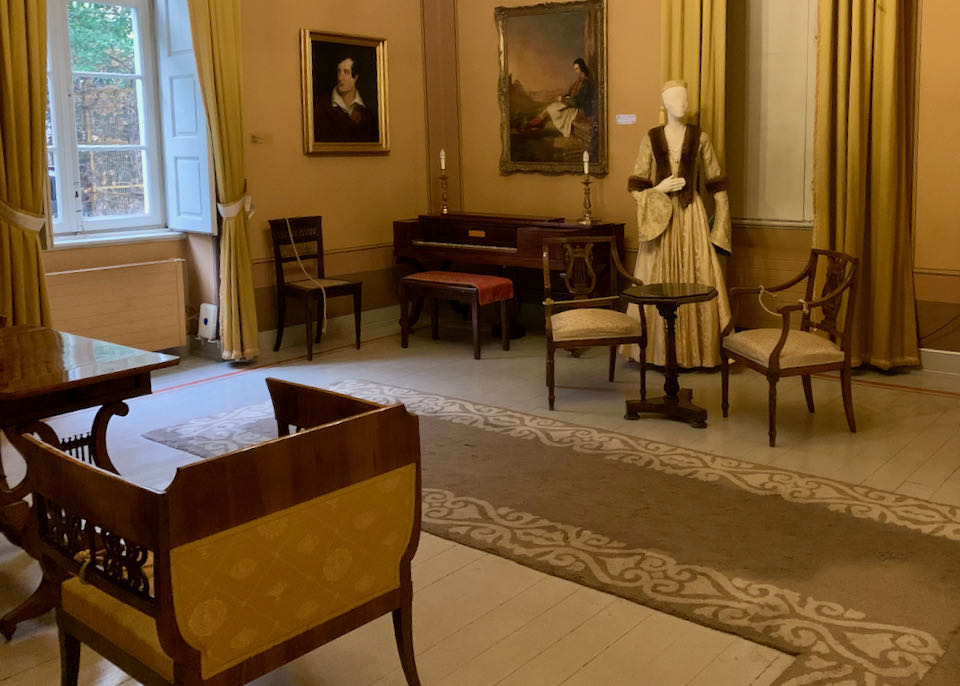 Historic room with a mannequin dressed in period costume
