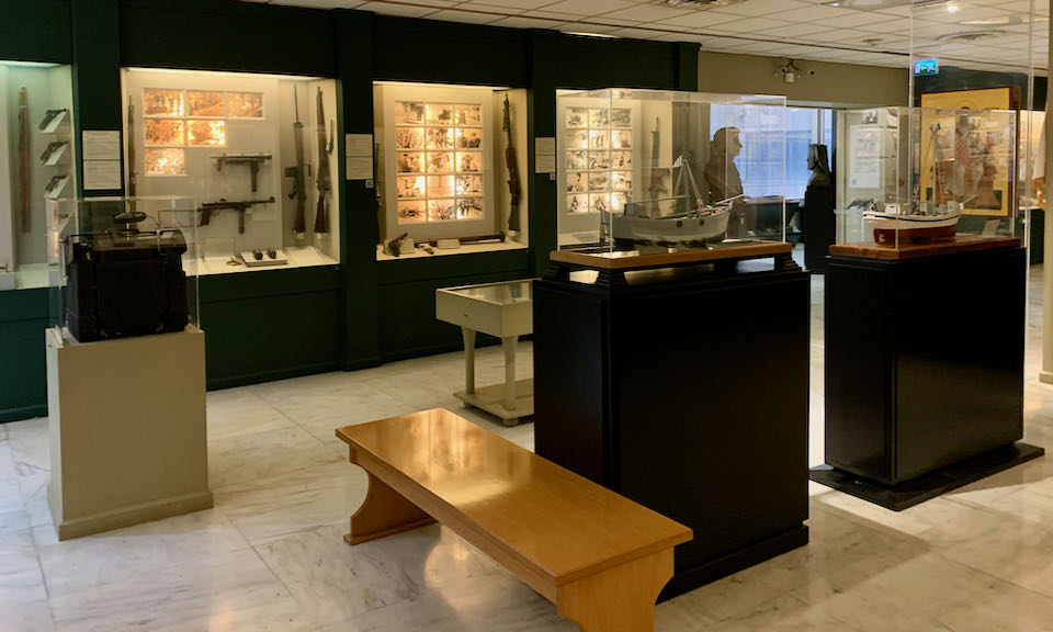 Guns and artillery in display cases